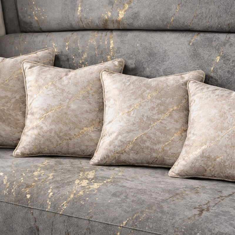 Imagine produs Perna Decorativa din Catifea Crem cu insertii aurii Velunia –