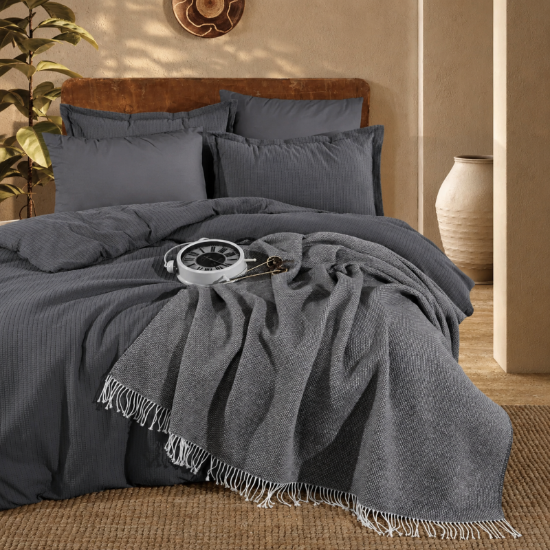Lenjerie de Pat Premium EVEYA V2 Clasy cu Pătură Decorativă – 100% Bumbac, 7 Piese (EVEYA V2) – CLASY